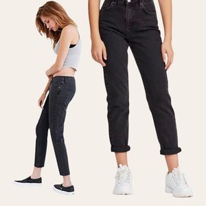 UO BDG Boyfriend Slim Fit Cropped Rolled Hem High Rise Denim Mom Jeans Black 26